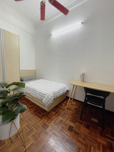 Room for rent beside Sunway Pyramid, BRT, Sunway Medical Centre, Sunway University, Monash University