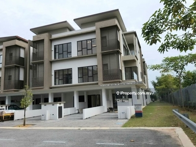 16 Sierra N'Dira Townhouse at Puchong South for Rent