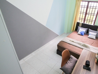 Cheapest Room in Kota Damansara Queen SIze Bedroom at Pelangi Damansara, 6min Walking to MRT Mutiara Damansara