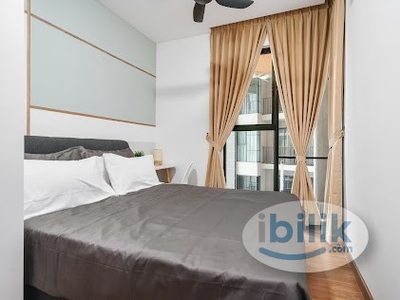 Exclusive Private Middle Room, walking Distance LRT