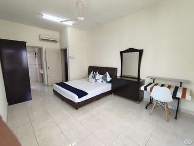 Female master bedroom at Pelangi and the