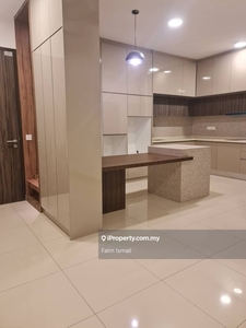 Furnished, great view! Prime location in W Maju, must view!