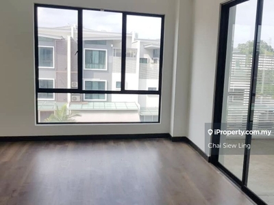 Puchong 3 Storey Link House 1848sqft 6r5b For Sale