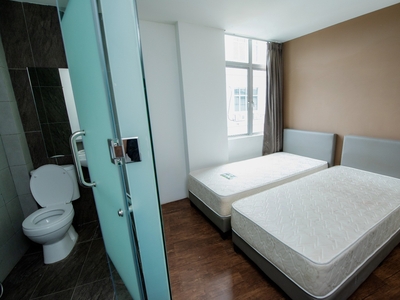 Single room with attached private bathroom for rent at Subang Bestari (Near HELP University)