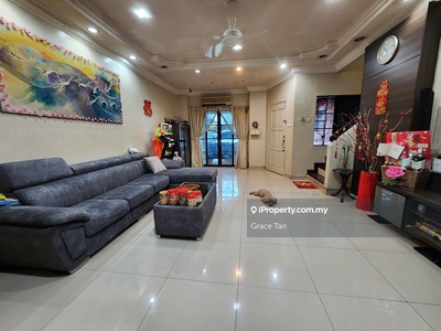 Well Renovated 2sty Terrace house, 24 hours gated guarded