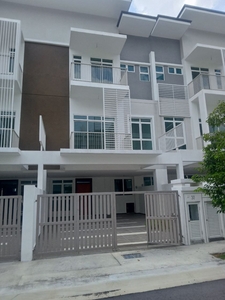 AMPANG READY MOVE IN 3 STOREY LANDED