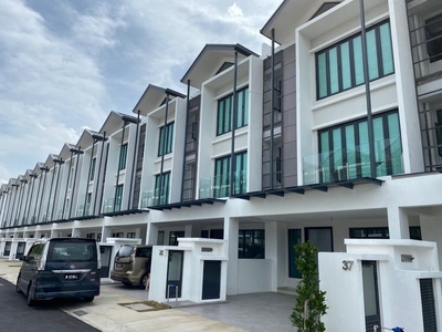 Andira Park, Bukit Puchong 3 storey Corner For Rent Menranti Jaya