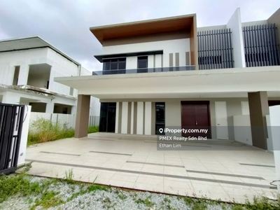 Brand new Semi-D house at Taman Sutera