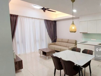 Fully Furnished unit for rent, 826sf