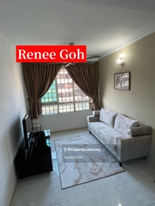 Fully Renovated Very Nice Unit / Hot Hot Unit For Rent / 2 Carpark