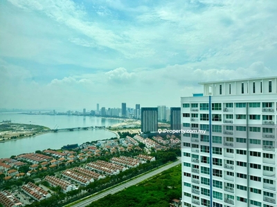 High floor with nice sea view & Gurney Drive view!
