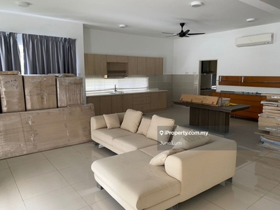 Newly Renovated! Freehold & Fully Furnished Terrace House!