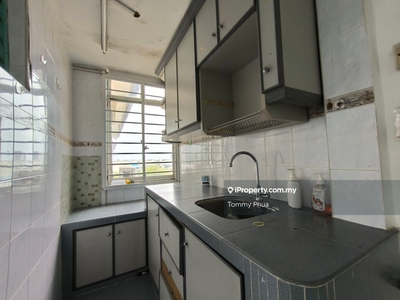 Permas Jaya 7 Flat 4 floor for for rent 950 No Lift