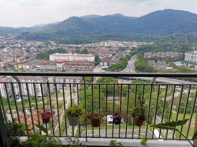 The Henge Kepong Lake Side Highend Condominium Spacious Unit Mountain View Below Market for Sale