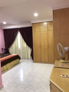 Vista Komanwel C condo, fully furnished, 3 bedrooms 2 bathrooms, 1 car park for rent