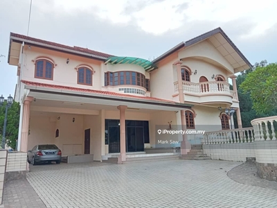 Double-storey detached house with spacious extra land