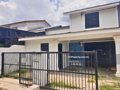 Double Storey End Lot, 1,442sqft, Well-kept, Kitchen Extended
