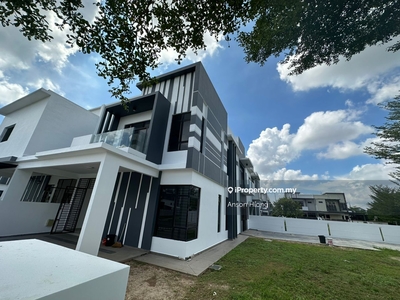 Garden Villas, Bukit Indah 2storey cluster house corner lot for sale