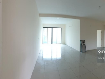 Large unit, greeneries view, original condition, mid floor, Penang