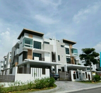 Taman Sunville,Freehold 3 Sty Semi D,with Private lift,G & Guarded