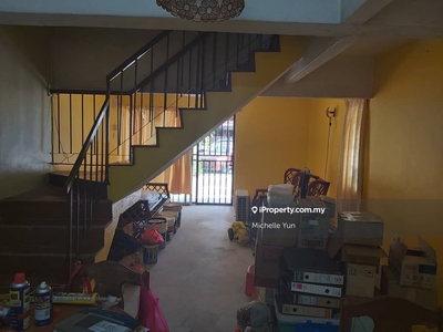 Freehold individual title,non bumi,3storey,end lot,vacant now,3r3b