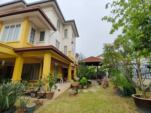 Renovated 2.5 storey with huge extra land CORNER house for sales at Puteri 8, Bandar Puteri Puchong