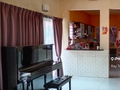 Corner. Big Land. 900m To MRT. Fully Renovated. Guarded Residential