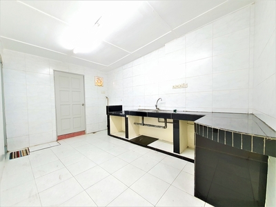 20x60sqft, Kitchen fully extended, Walking distance to Shop