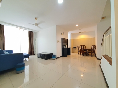 3 Storey Town house (Upper Unit), Renovated, Non Bumi lot