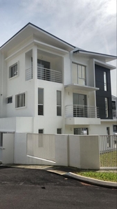 Bayu Heights 2, Seri Kembangan, 3 storey corner house for sales
