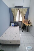 Single Room with aircond & window at Taman Puchong Prima, Puchong