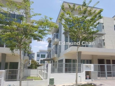 Cluster Semi D house, near to Chinese school, gated & guarded
