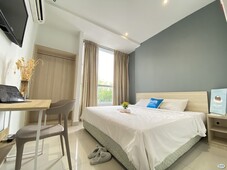 Early Bird Promo is here !!! No Deposit Behind Atria Mall Master Bedroom Attached Private Bathroom Light Cooking Allowed