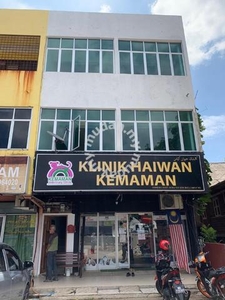 commercial property with 3 storey for sale, location in Bandar Chukai