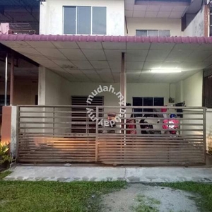 Room at Taman Azizul Rahman, Kamunting