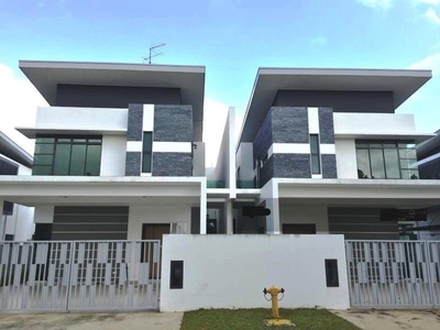 【Free Aircond】 Super Link House 30X100 Double Storey Landed Terrace! Seremban ！