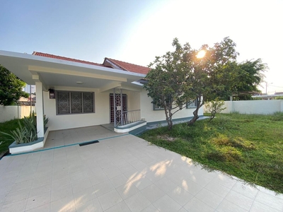 Klebang Besar Single Storey Bungalow, New Repaint & Renovated For Rent RM2,000 ( CHAN 0105280170 )