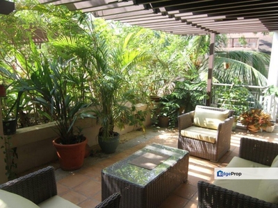 Secluded Ground Floor Apartment with Direct Pool Access for Rent
