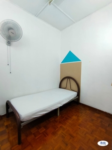 Single Room at SS2, PJ only 100m to LRT !!