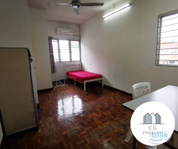 Solid Middle Room with Attached Sharing Bathroom at Kota Damansara, Petaling Jaya