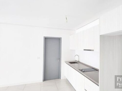 2 Car Park 1130sf Poolview Renovated Kitchen Cabinet Triuni Residence