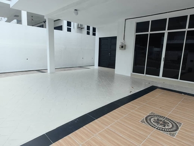 2.5 storey Semi-D in Teluk Kumbar For Sale