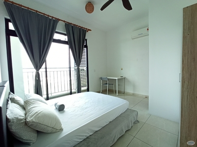 Bukit Indah Condo Cozy Aircond Balcony Room for Rent