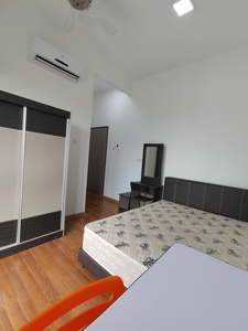 [ Bus Infront Direct To MID VALLEY MEGAMALL] Balcony Room for Rent at SkyVille 8, Old Klang Road