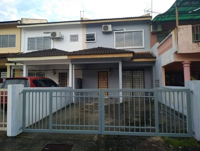 Double Storey Terrace, Taman Pinggiran Putra, Seri Kembangan FOR SALE
