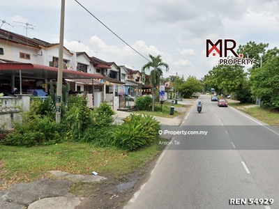 Facing Road Double Storey Terrace House Taman Petani Jaya For Rent