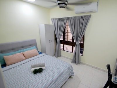 Female Unit Middle Queen bed room at Palm Spring @ Kota Damansara