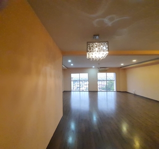 Highest Floor Unit Penthouse Bayu Villa Klang Partly Furnished With Kitchen Cabinet & Airconds
