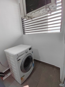 Close to bus stop Mid Valley Single Room attach bathroom rent