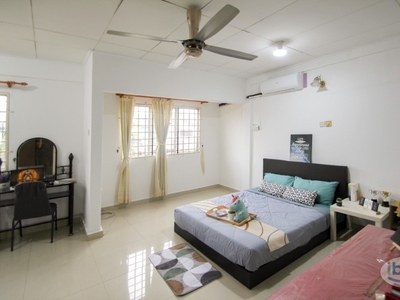 Middle Room at PJS 8, Bandar Sunway